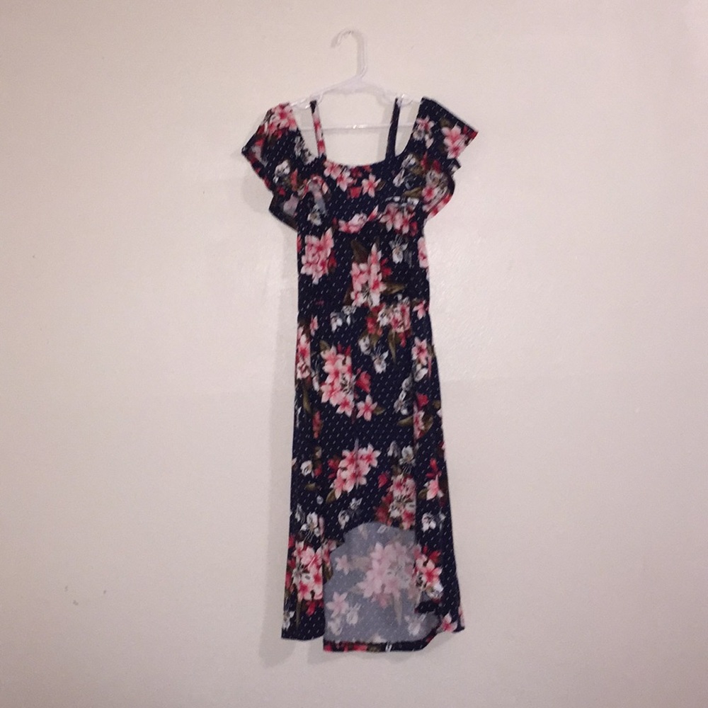 Off the shoulder midi dress with straps 🤤!